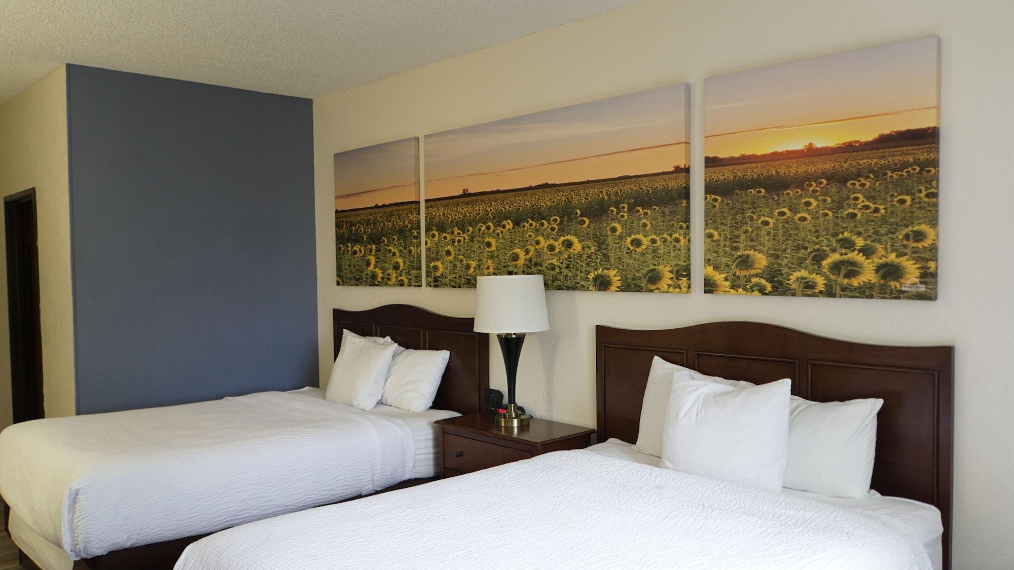 Days Inn By Wyndham Topeka Eksteriør billede