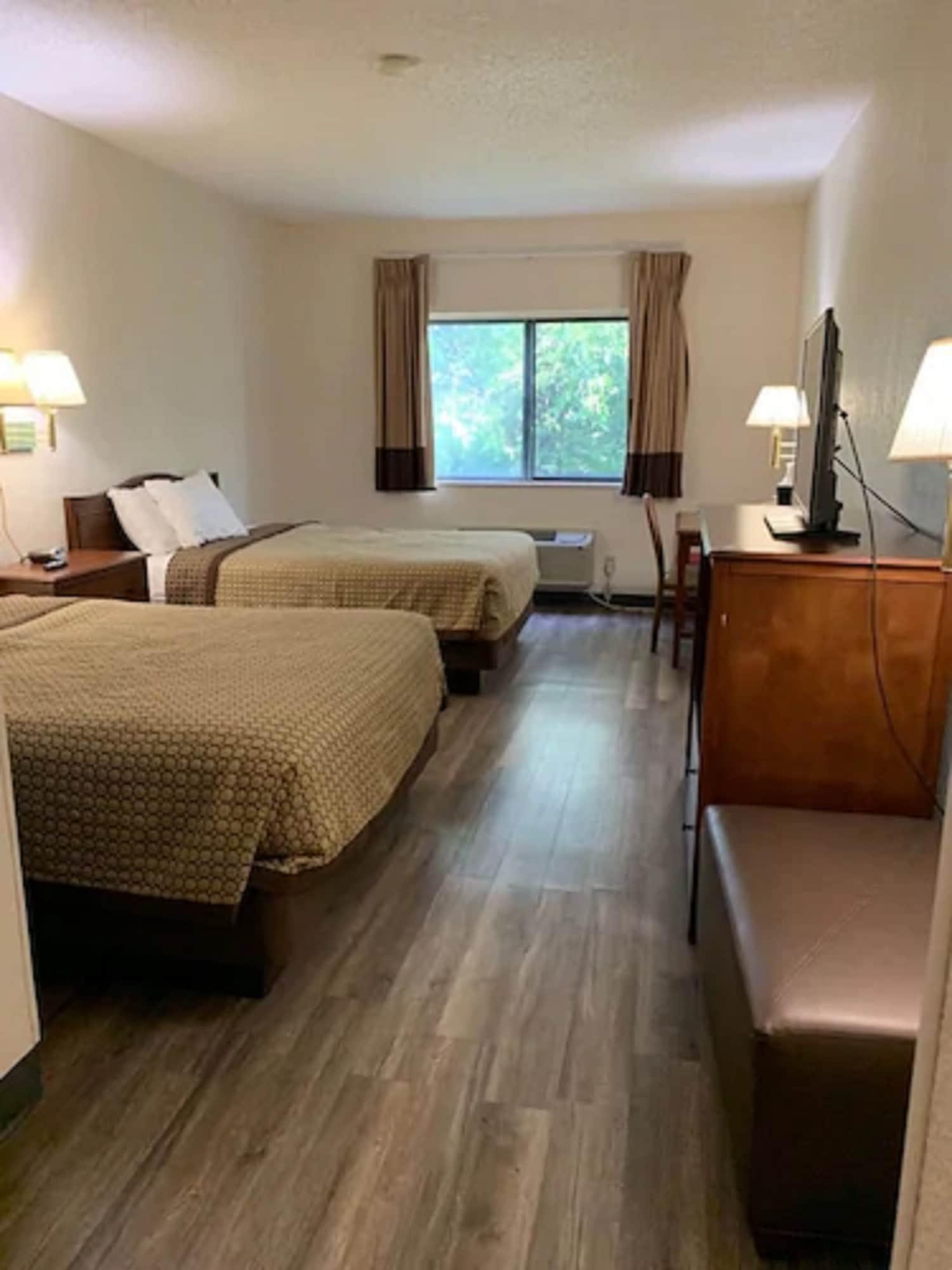Days Inn By Wyndham Topeka Eksteriør billede