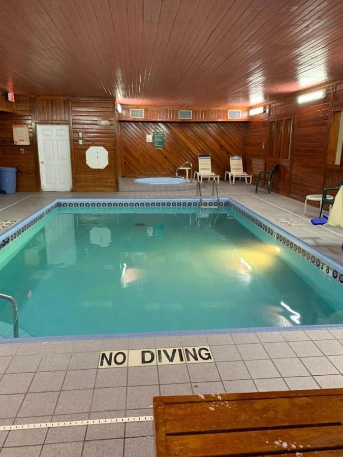 Days Inn By Wyndham Topeka Eksteriør billede
