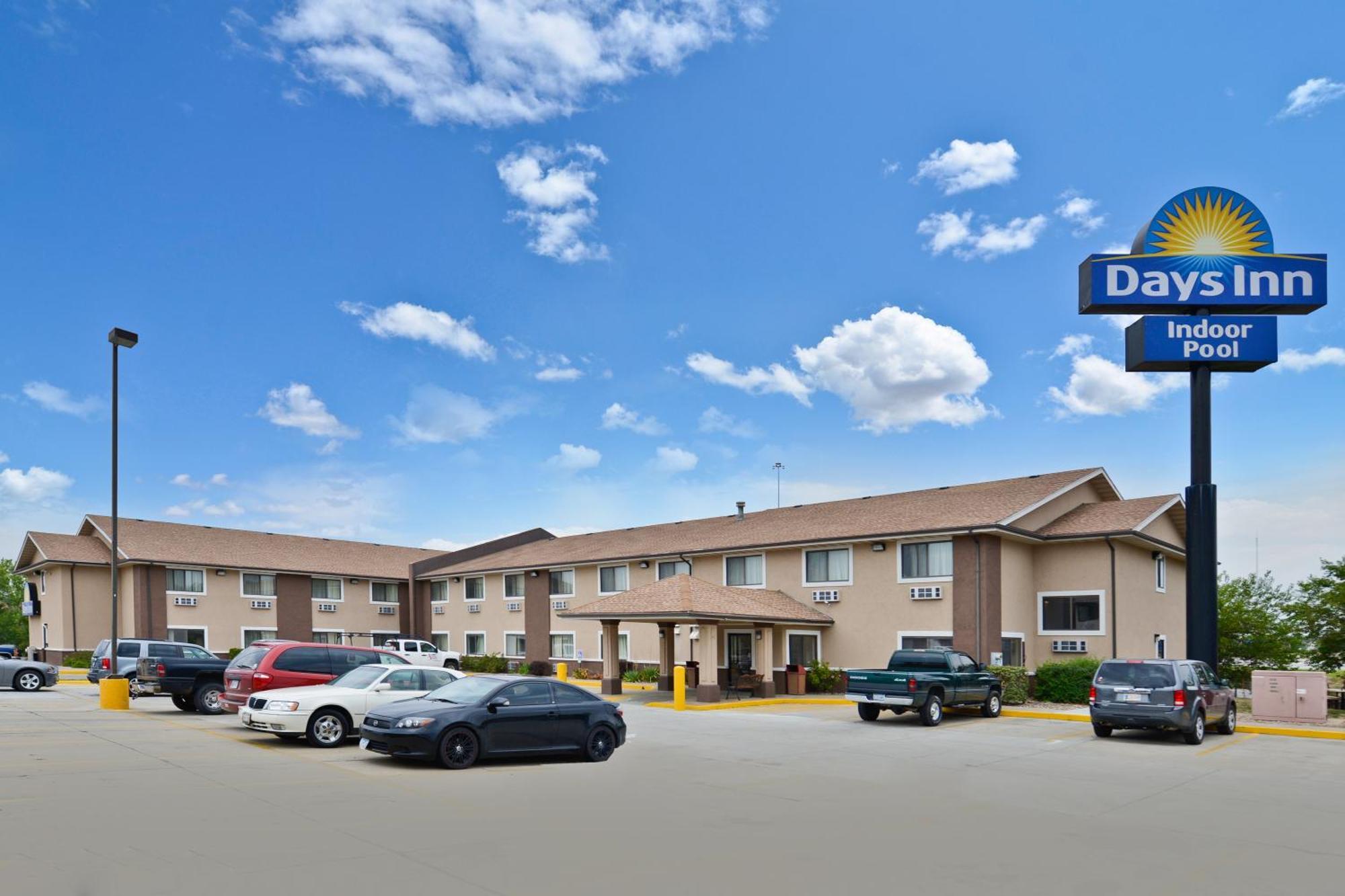 Days Inn By Wyndham Topeka Eksteriør billede