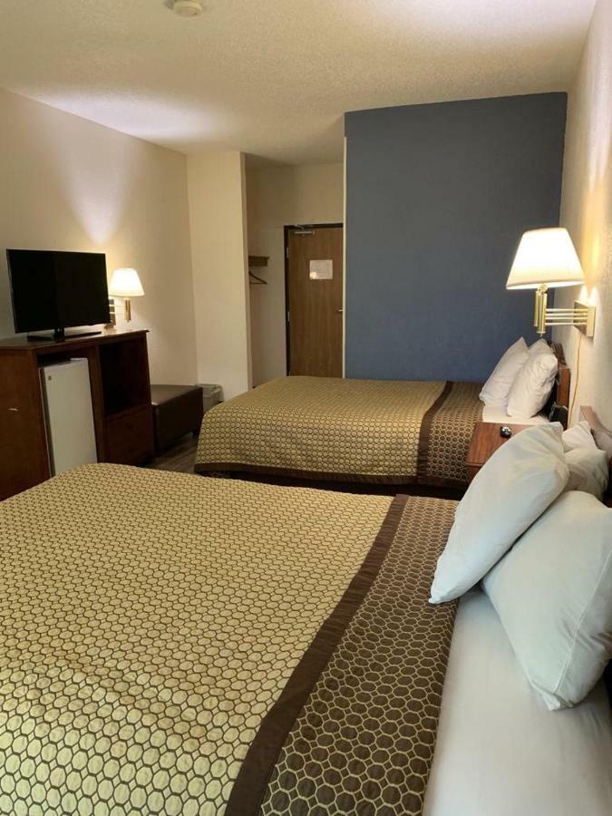 Days Inn By Wyndham Topeka Eksteriør billede